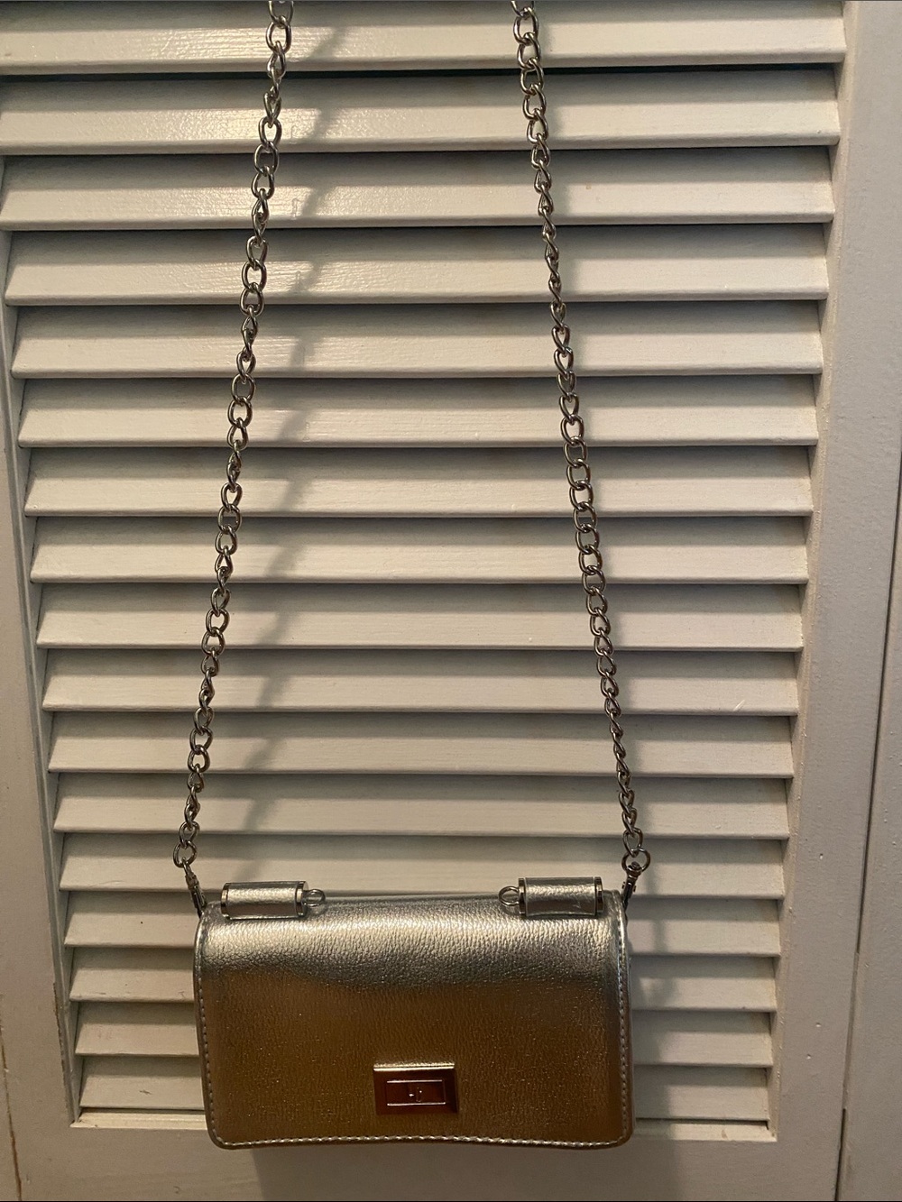 LG Metallic Silver Small Crossbody Chain Shoulder Bag